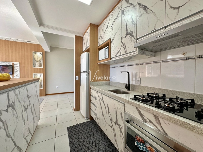 APARTAMENTO COM TRÊS DORMITÓRIOS A VENDA: 2ª foto da galeria de imagens do imóvel