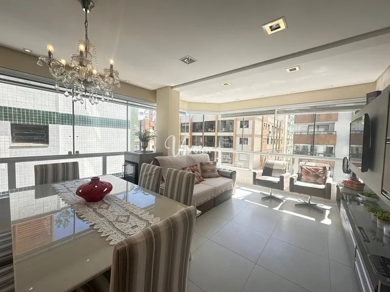 UM APARTAMENTO ACONCHEGANTE , AMPLO E COM UMA ÓTIMA ILUMINAÇÃO !: 1ª foto da galeria de imagens do imóvel