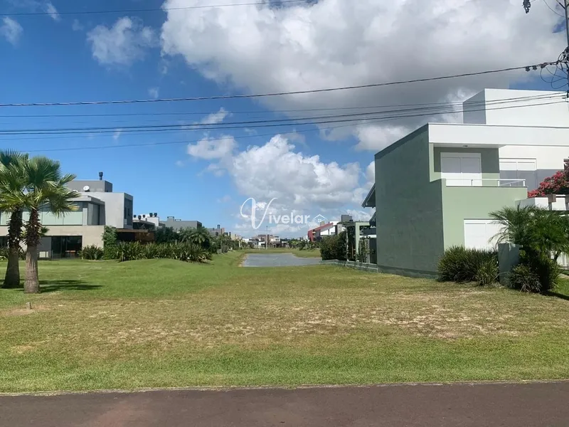 A VENDA UM ÚNICO E RARO TERRENO DE ESQUINA NO CONDOMÍNIO RIVIERA: 4ª foto da galeria de imagens do imóvel