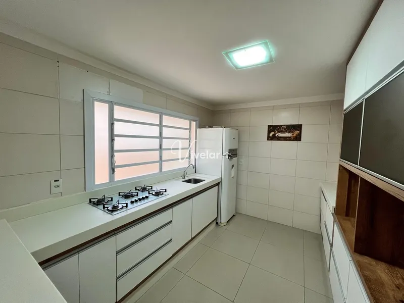UMA CASA AMPLA E PRONTA PARA MORAR, TUDO ISSO NO CORAÇÃO DA CIDADE !: 25ª foto da galeria de imagens do imóvel