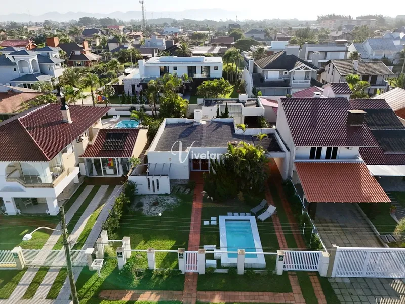EXCELENTE CASA COM 4 DORMITORIOS A POUCOS METROS DO MAR !: 19ª foto da galeria de imagens do imóvel