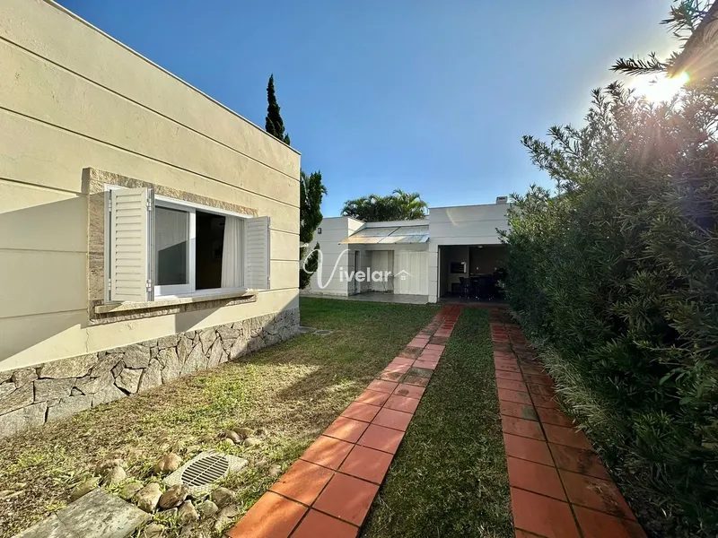 EXCELENTE CASA COM 4 DORMITORIOS A POUCOS METROS DO MAR !: 6ª foto da galeria de imagens do imóvel
