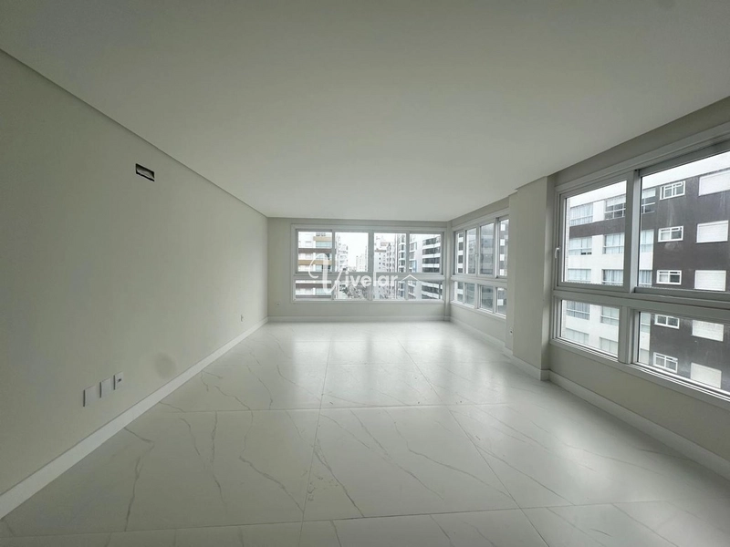 VISTA PARA A PRAÇA COM 3 SUÍTES E 2 BOX DE GARAGEM !: 4ª foto da galeria de imagens do imóvel