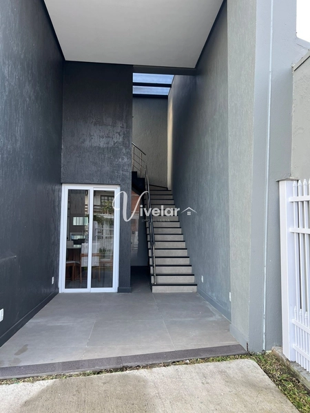 CASA À VENDA COM 130M² NO BAIRRO ARAÇÁ!: 3ª foto da galeria de imagens do imóvel
