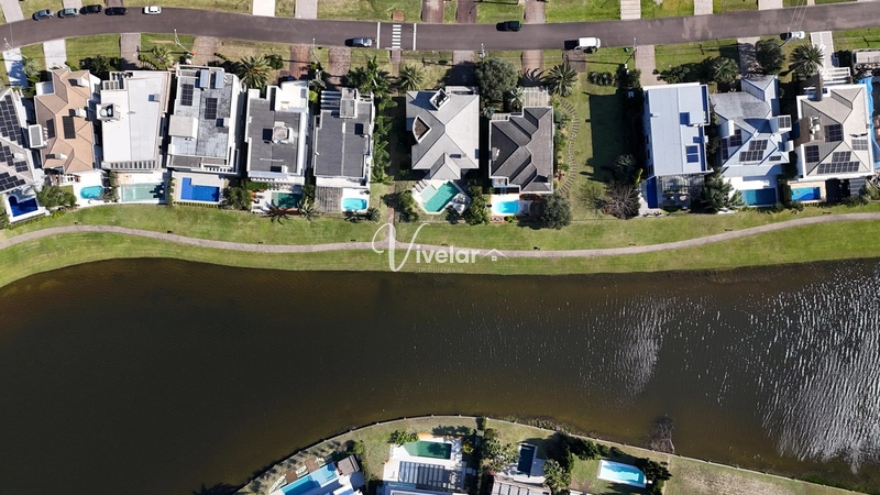 BOSQUES DE ATLANTIDA, SOBRADO A VENDA COM VISTA INCRIVEL PARA O LAGO !: 2ª foto da galeria de imagens do imóvel
