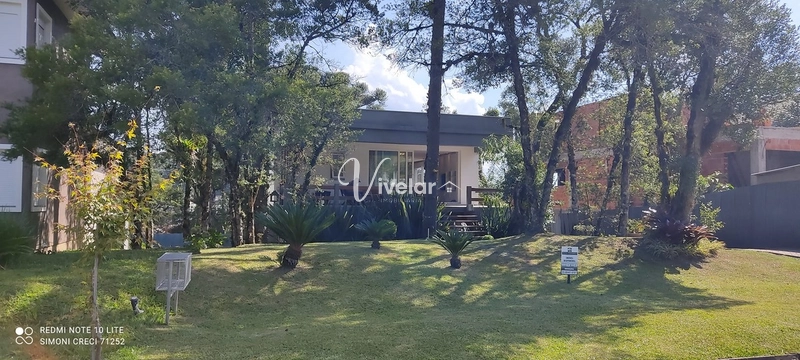 CASA EM CONDOMÍNIO FECHADO NO CENTRO DE CANELA: 2ª foto da galeria de imagens do imóvel