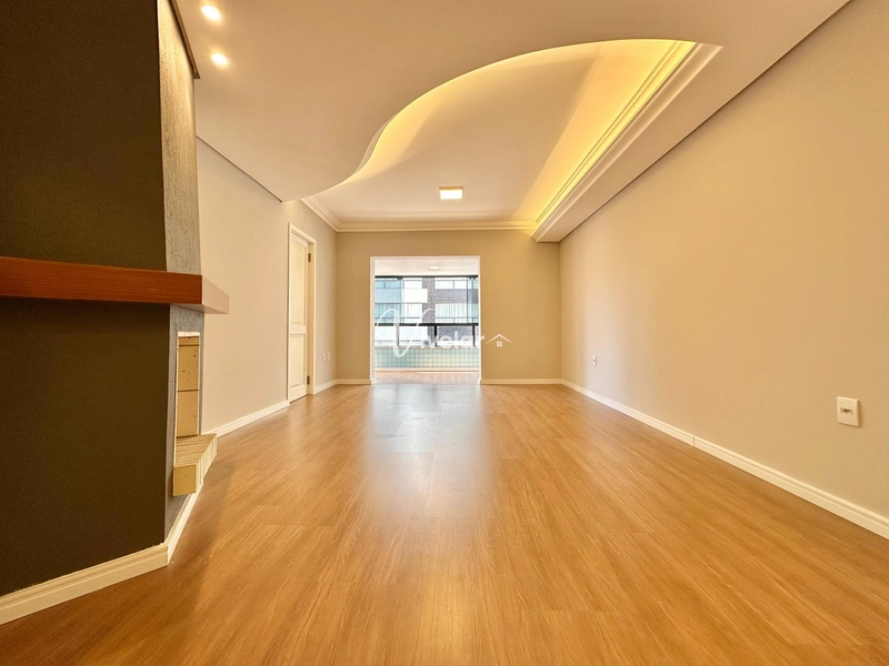 AMPLO APARTAMENTO DE FRENTE E COM LAREIRA !: 1ª foto da galeria de imagens do imóvel