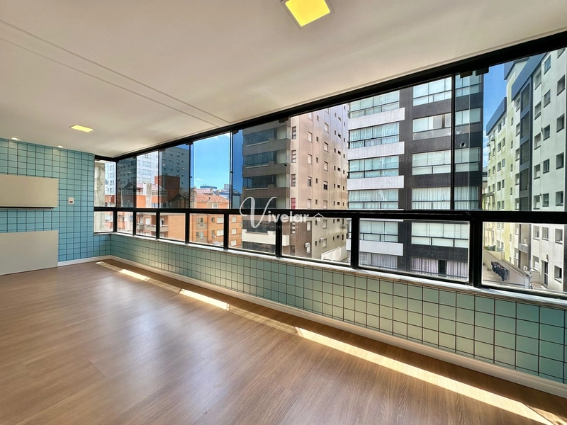 AMPLO APARTAMENTO DE FRENTE E COM LAREIRA !: 6ª foto da galeria de imagens do imóvel