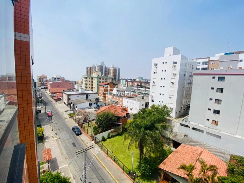 NO CENTRO COM SACADA DE FRENTE: 27ª foto da galeria de imagens do imóvel
