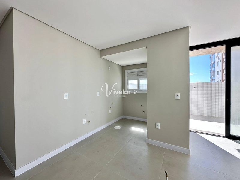 APARTAMENTO COM TERRAÇO, A POUCOS METROS DO MAR: 5ª foto da galeria de imagens do imóvel