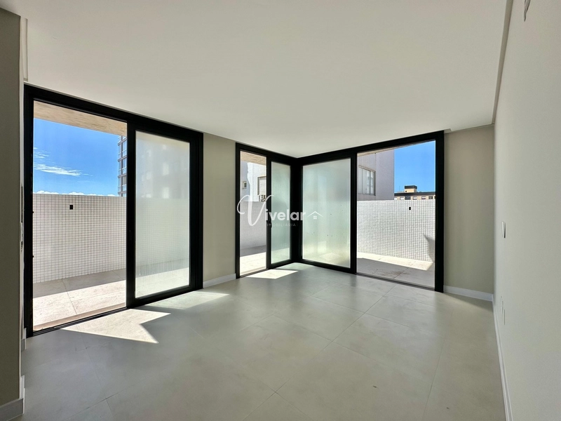 APARTAMENTO COM TERRAÇO, A POUCOS METROS DO MAR: 3ª foto da galeria de imagens do imóvel