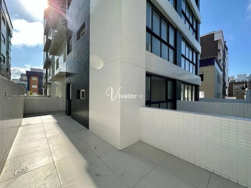 APARTAMENTO À VENDA COM TERRAÇO E INFRA COM PISCINA E VISTA PARA O MA: 14ª foto da galeria de imagens do imóvel