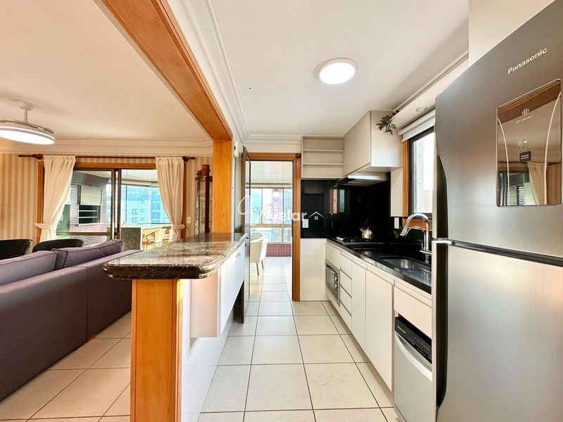 APARTAMENTO À VENDA COM VISTA ETERNA PARA MAR E PRAÇA - RARIDADE: 13ª foto da galeria de imagens do imóvel