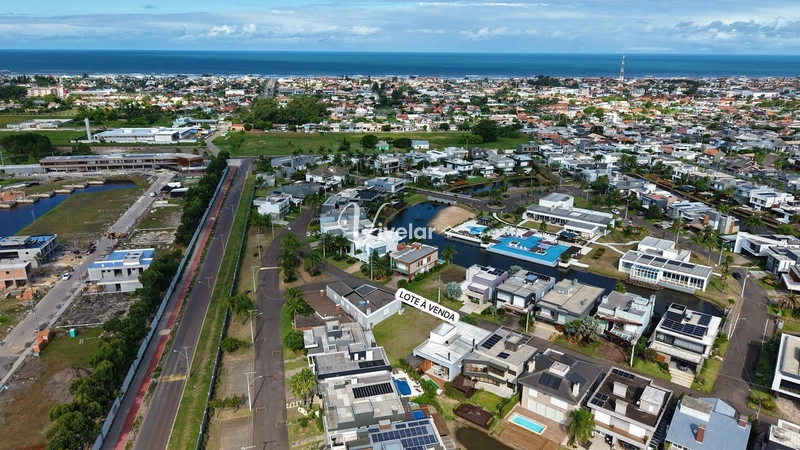 LOTE À VENDA PRÓXIMO AO LAGO E CLUBE: 3ª foto da galeria de imagens do imóvel