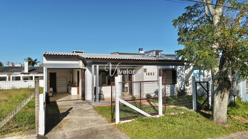 OPORTUNIDADE À VENDA CASA COM TERRENO INTEIRO: 1ª foto da galeria de imagens do imóvel