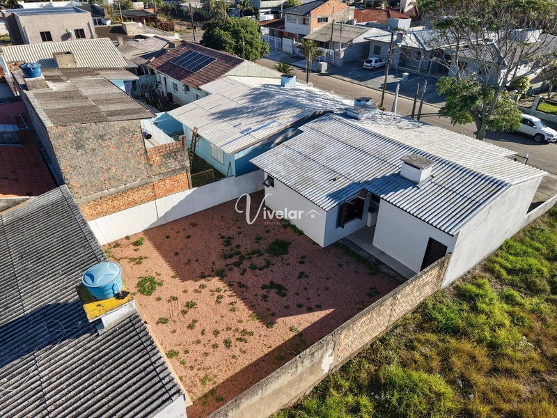 OPORTUNIDADE À VENDA CASA COM TERRENO INTEIRO: 3ª foto da galeria de imagens do imóvel