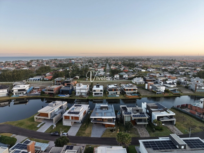 MANSÃO BEIRA LAGO EM CONDOMÍNIO FECHADO!!!: 38ª foto da galeria de imagens do imóvel