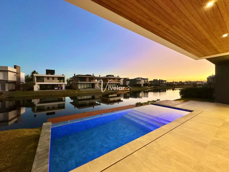 MANSÃO BEIRA LAGO EM CONDOMÍNIO FECHADO!!!: 36ª foto da galeria de imagens do imóvel