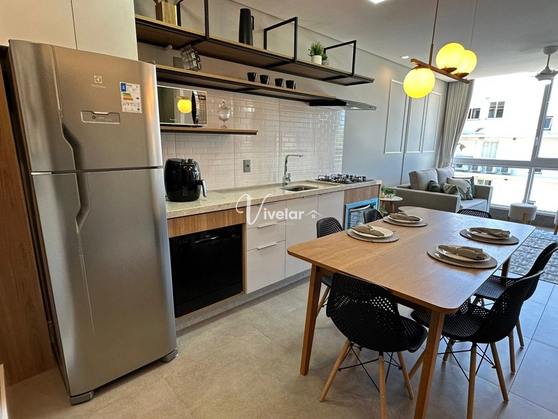APARTAMENTO 1 DORM LINDAMENTE MOBILIADO E DECORADO: 1ª foto da galeria de imagens do imóvel