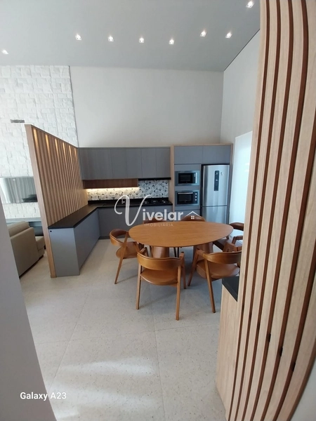 LINDA CASA MOBILIADA E DECORADA NO SANTORINI, PRONTA PARA MUDANÇA: 4ª foto da galeria de imagens do imóvel