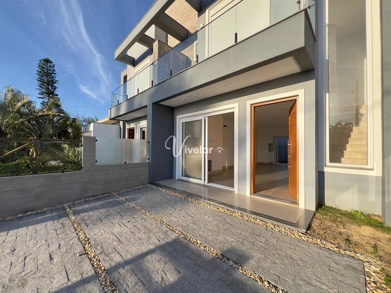 EXCELENTE DUPLEX 3 DORM COM SUÍTE PRÓXIMO AO MAR: 3ª foto da galeria de imagens do imóvel