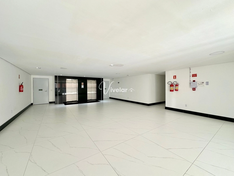 AMPLO APARTAMENTO COM SACADA DE FRENTE: 2ª foto da galeria de imagens do imóvel