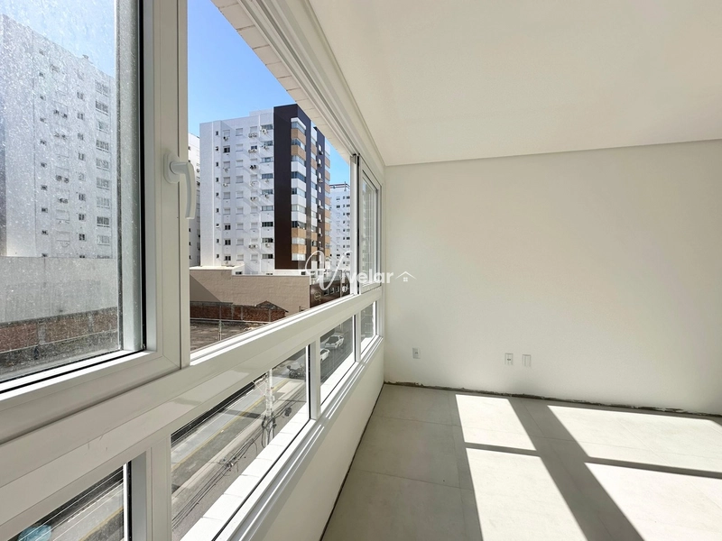 AMPLO APARTAMENTO COM SACADA DE FRENTE: 6ª foto da galeria de imagens do imóvel