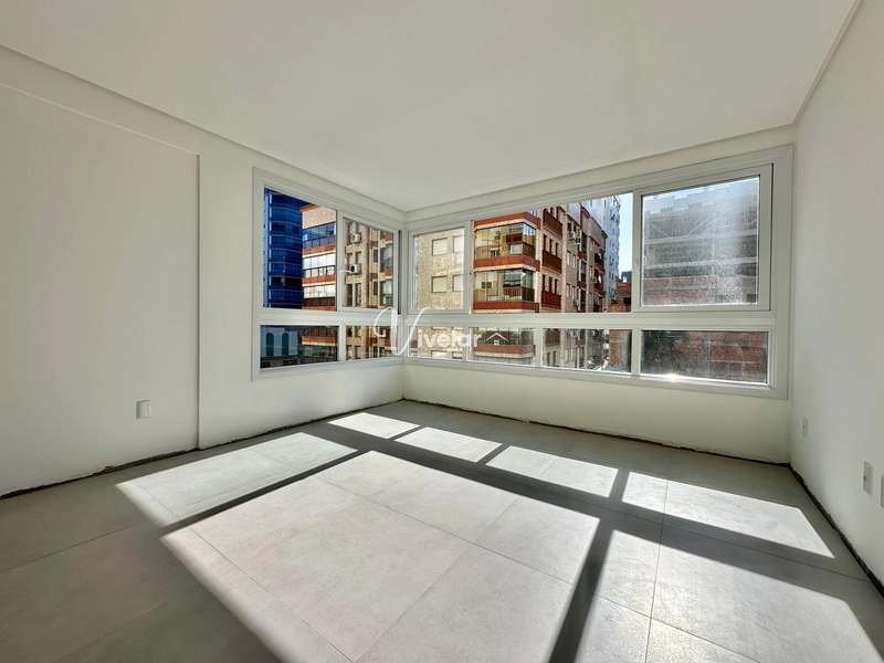 AMPLO APARTAMENTO COM SACADA DE FRENTE: 5ª foto da galeria de imagens do imóvel