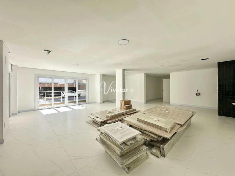 AMPLO APARTAMENTO COM SACADA DE FRENTE: 8ª foto da galeria de imagens do imóvel
