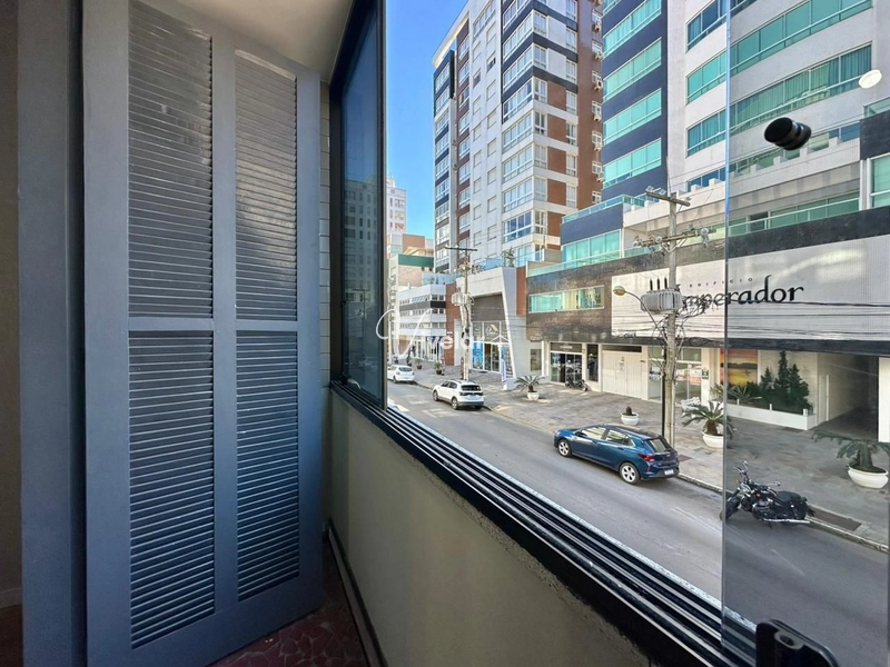 APARTAMENTO JUNTO A PRAÇA DO MINI GOLF E IGREJA MATRIZ: 1ª foto da galeria de imagens do imóvel