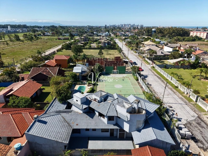 MANSÃO EM ATLÂNTIDA DE 03 TERRENOS, PISCINA E QUADRA DE FUTSAL: 5ª foto da galeria de imagens do imóvel