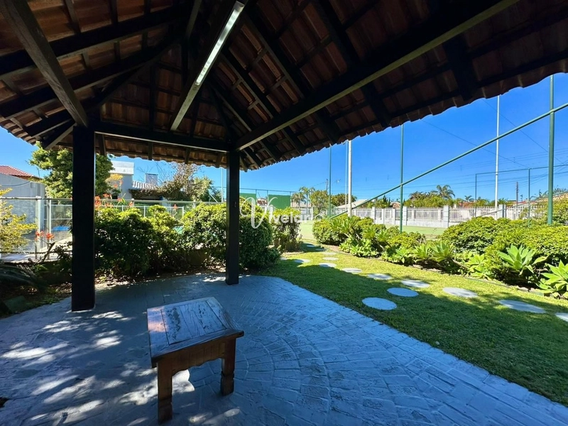 MANSÃO EM ATLÂNTIDA DE 03 TERRENOS, PISCINA E QUADRA DE FUTSAL: 1ª foto da galeria de imagens do imóvel