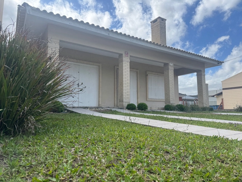 Sobrado com vista para o mar à venda em Atlântida Sul!