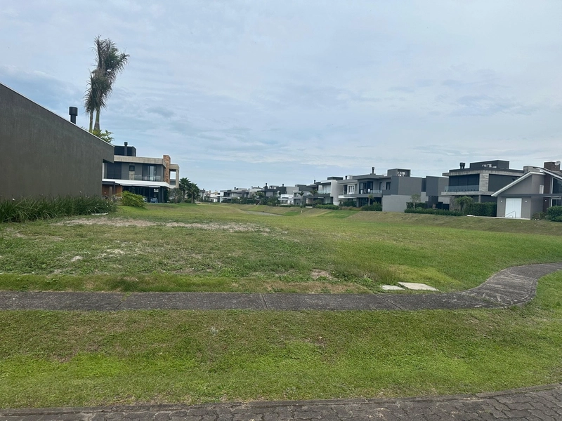 Terreno à venda no condomínio Capão Ilhas Resort em Capão da Canoa!