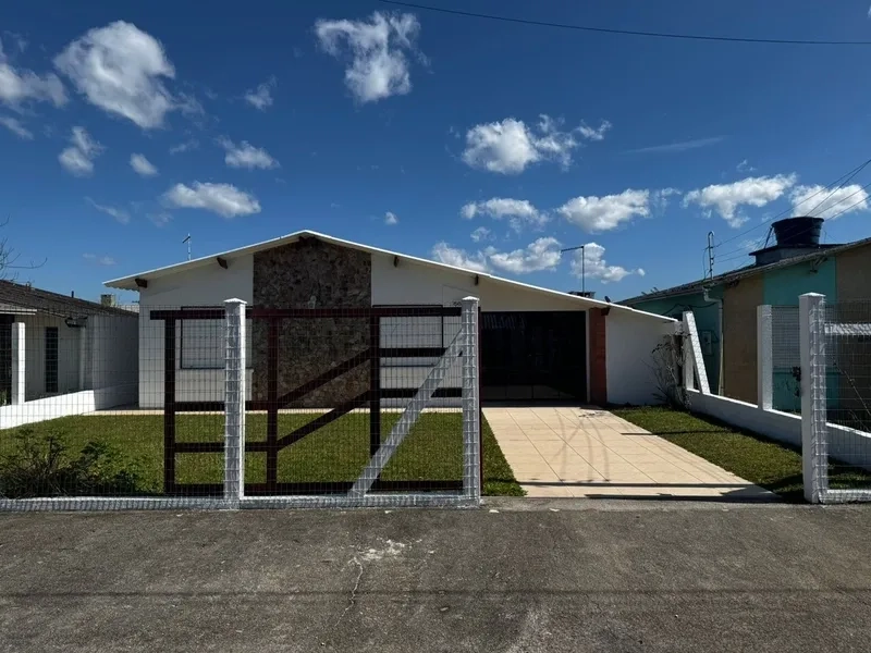 CASA À VENDA EM ATLÂNTIDA SUL: 2ª foto da galeria de imagens do imóvel