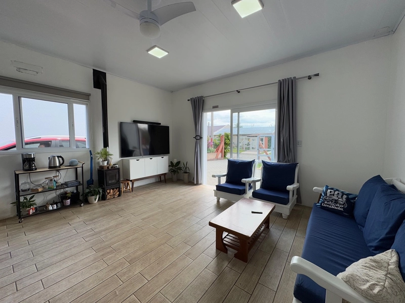 CASA À VENDA EM ATLÂNTIDA SUL: 3ª foto da galeria de imagens do imóvel