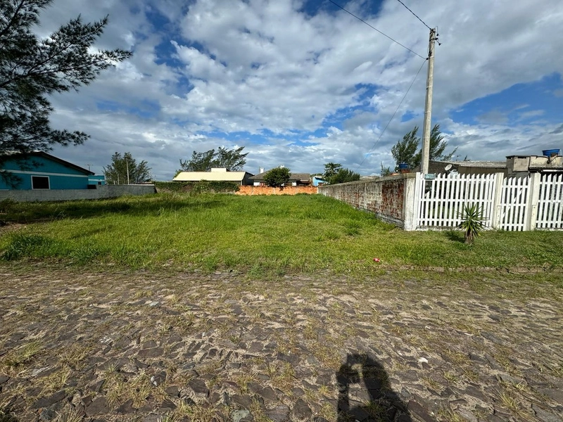 VENDA DE TERRENO EM ATLANTIDA SUL: 1ª foto da galeria de imagens do imóvel