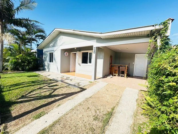 CASA COM PISCINA A VENDA EM CAPÃO DA CANOA!