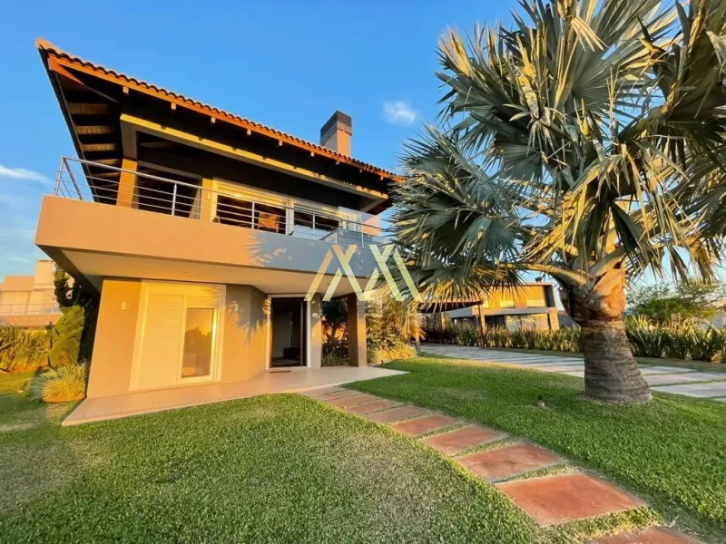 Sobrado à venda no condomínio náutico em Atlântida Sul!