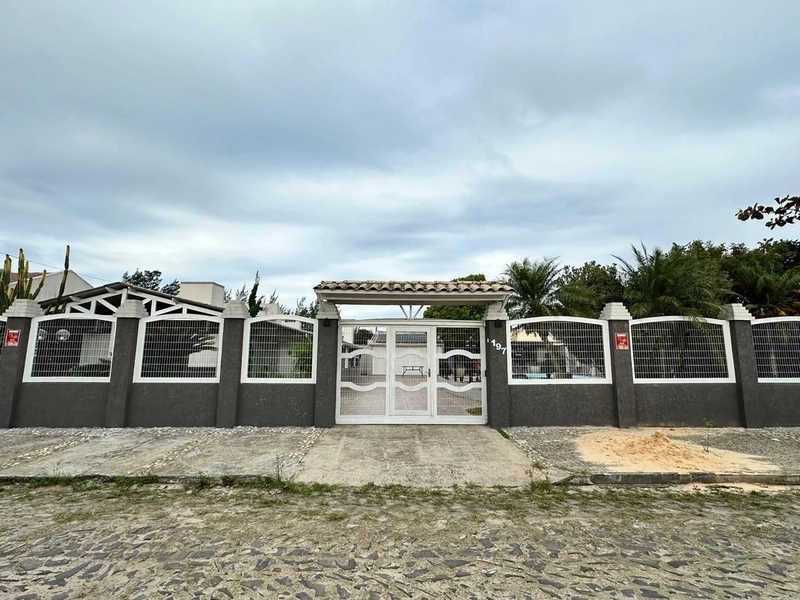 Casa à venda em Atlandida Sul: 2ª foto da galeria de imagens do imóvel