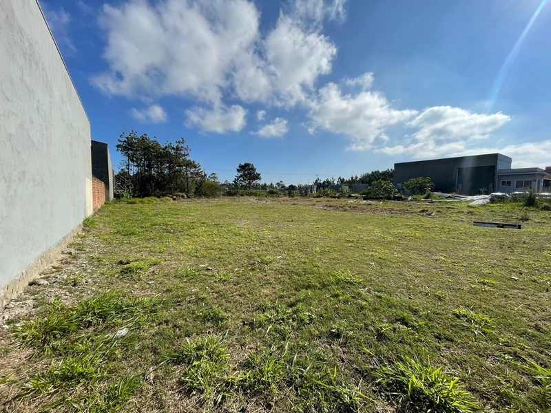Terreno a venda em Atlantida Sul: 2ª foto da galeria de imagens do imóvel