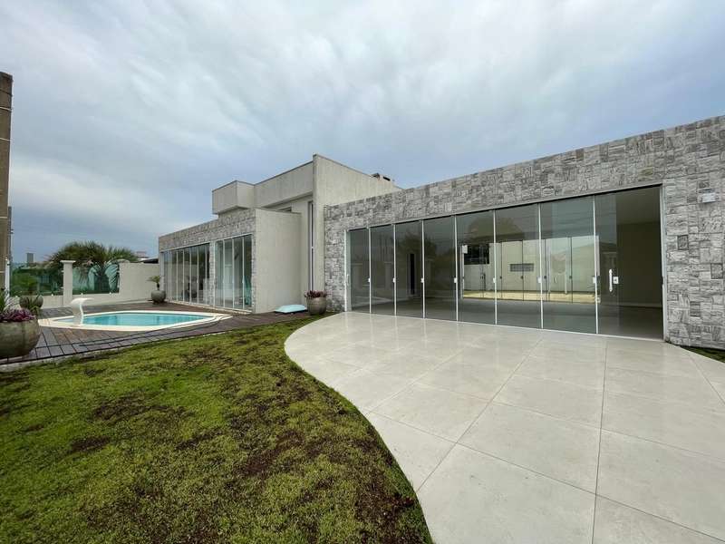 Casa à venda em Atlântida Sul!: 3ª foto da galeria de imagens do imóvel
