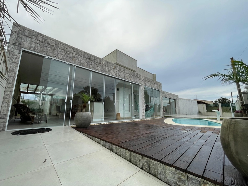 Casa à venda em Atlântida Sul!: 2ª foto da galeria de imagens do imóvel