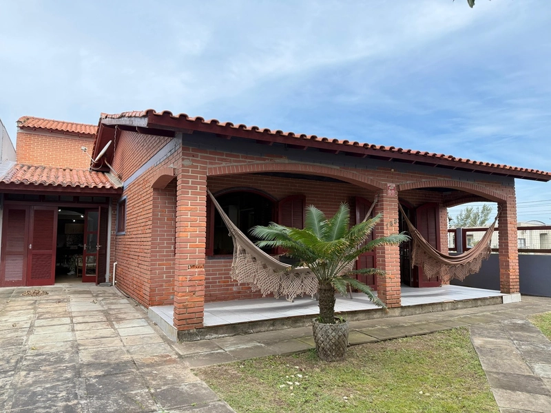 CASA À VENDA EM ATLÂNTIDA SUL!: 2ª foto da galeria de imagens do imóvel