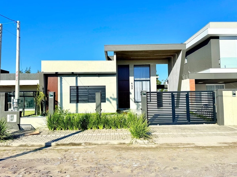 Casa á venda em Atlântida sul!!: 3ª foto da galeria de imagens do imóvel