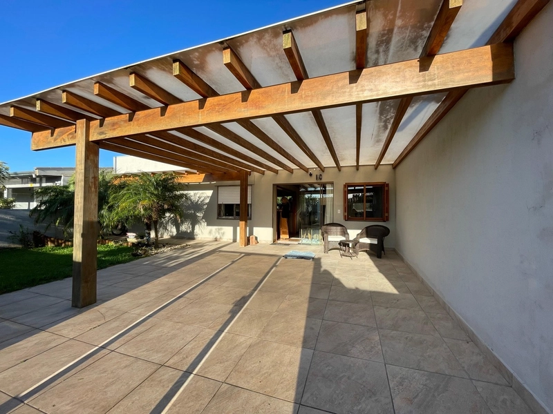 Casa à venda em Atlântida Sul!: 2ª foto da galeria de imagens do imóvel
