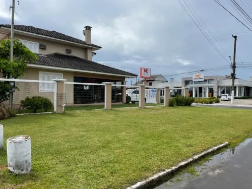 Sobrado de esquina em Imbé: 2ª foto da galeria de imagens do imóvel