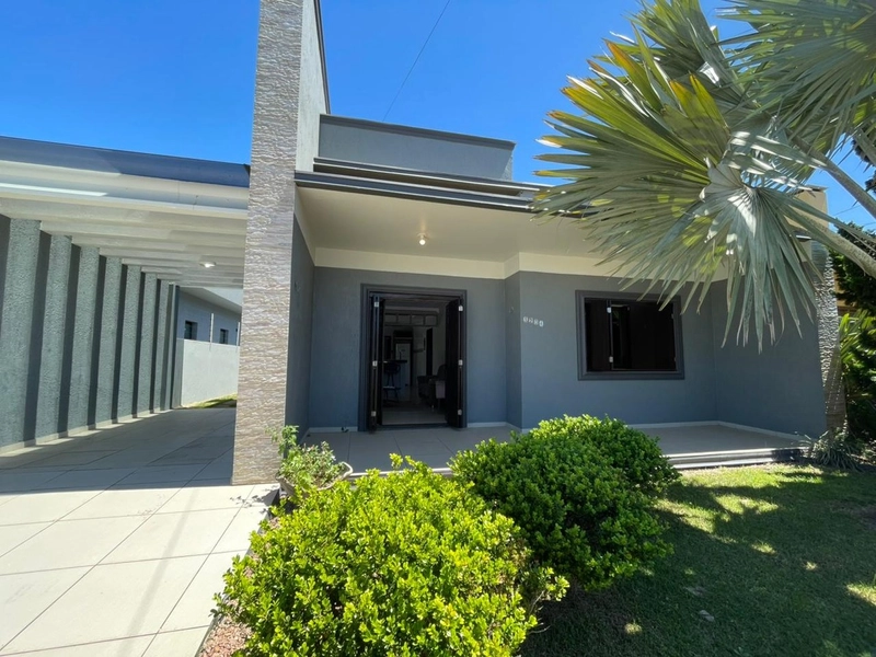 Casa à venda em Atlântida Sul!: 2ª foto da galeria de imagens do imóvel