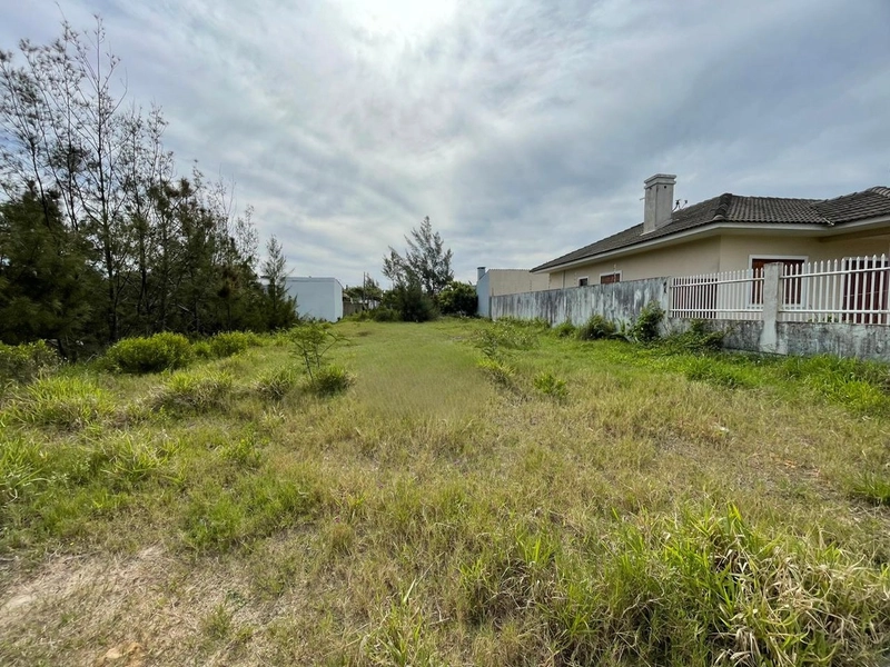Terreno à venda em Atlântida Sul!