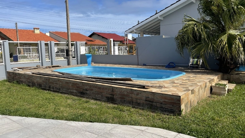 Casa com piscina à venda no centro de Imbé!: 3ª foto da galeria de imagens do imóvel